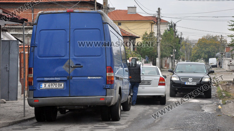 Полицаи тарашат „Република“ за безакцизни цигари