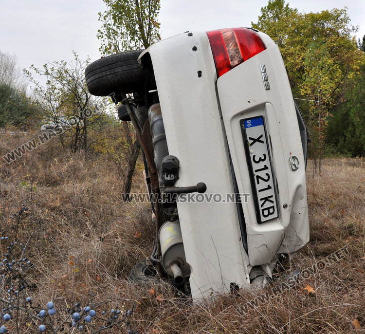 23-годишна се обърна с Мазда в канавка край Хасково