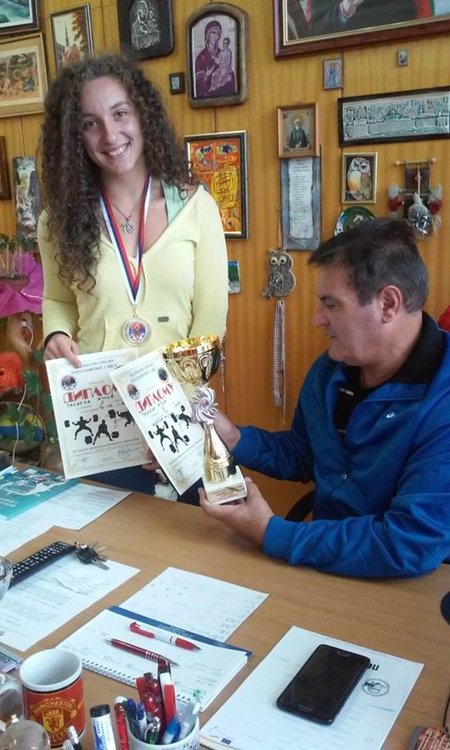 Атина Ташева от "Славейков" със златен медал по силов трибой