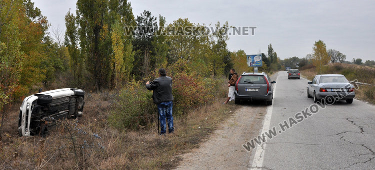 23-годишна се обърна с Мазда в канавка край Хасково
