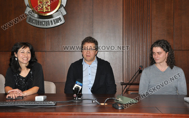 Историческо запознанство в Хасково на Веско Ешкенази и Дуги Уайт от „Рейнбоу“