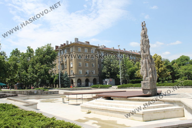 Шадраванът на площад "Поезия" не работи изминалото лято заради проблем с водопровода