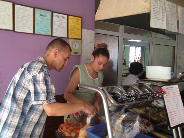 Топъл обяд за 140 души в Момчилград