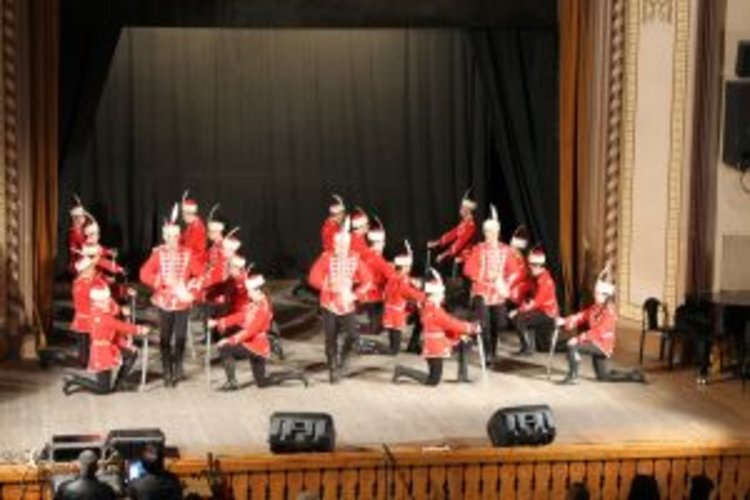 Младите гвардейци от Езиковата гимназия в Кърджали разплакаха ветерани от военновъздушните сили в Пловдив