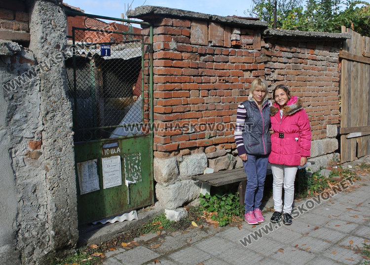 Пред квартирата на ул. "Клокотница" 1