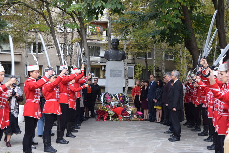 Ивайло Калфин се поклони на паметниците на освободителите,поздрави кърджалийци и кмета за празника на града
