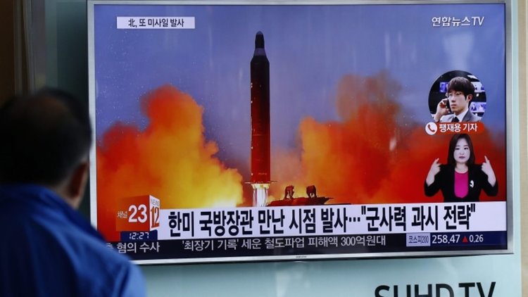 Южнокорейски активисти „заляха” границата на КНДР със стотици хиляди флаери