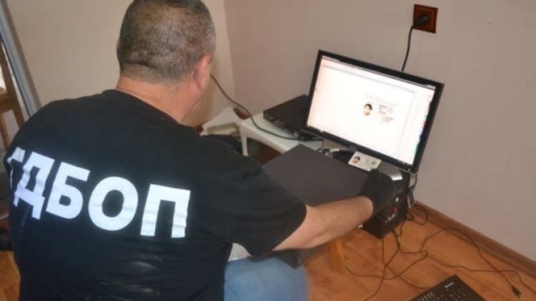 Разбита е група, укрила 2 млн. данъци от продадени телефони