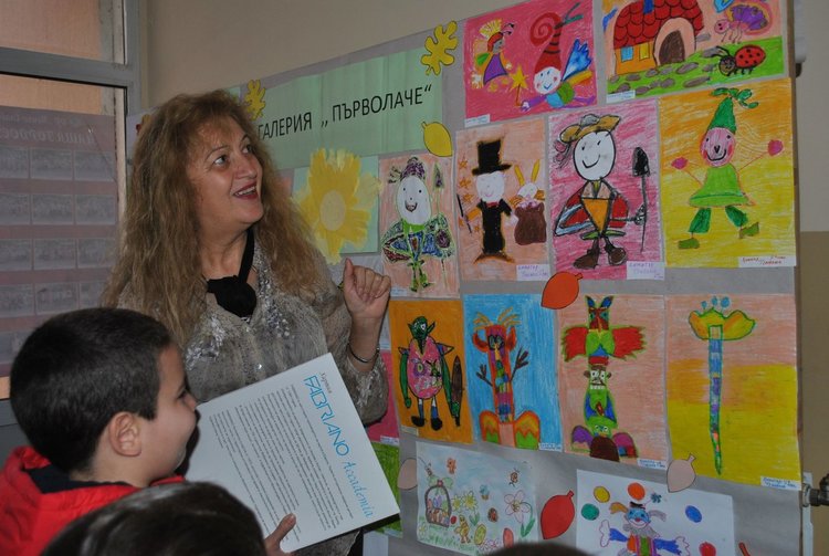 Първокласник подреди изложба в ОУ "П.Славейков"