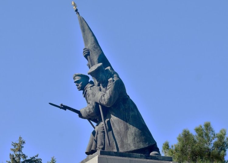 Уроците на Паметника на освободителите в Кърджали