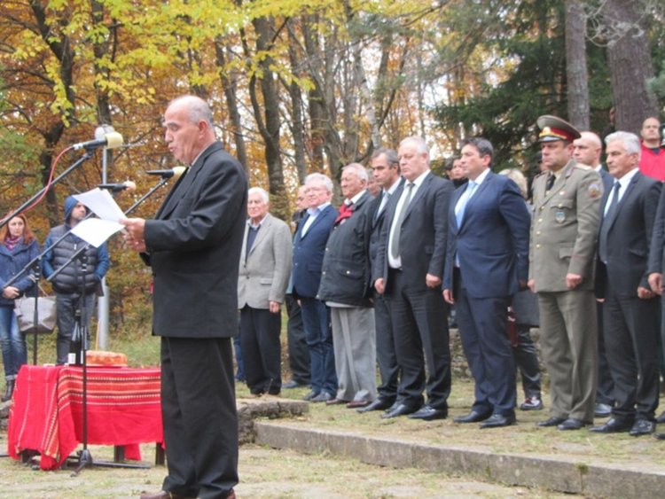 Смолян се поклони пред подвига на героите на Родопската Шипка, честванията завършват с празнична заря 