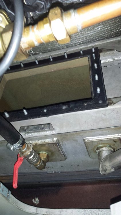  Извадиха от резервоар за вода във вагон контрабандни цигари