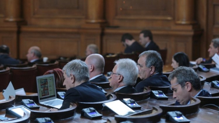 Управляващото мнозинство прие промените в Изборния кодекс