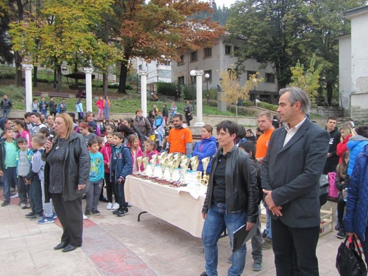 500 деца от смолянските училища пробягаха трасето от площад "България" до площад "Свобода"