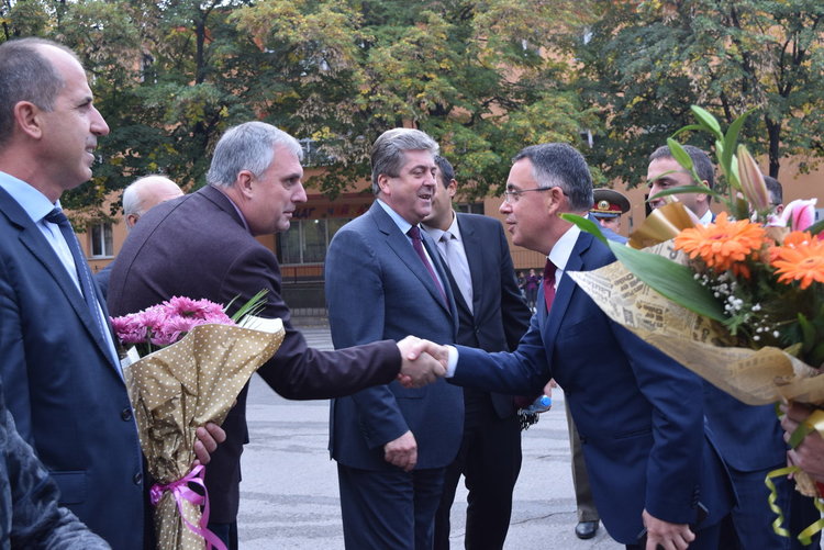 Ивайло Калфин се поклони на паметниците на освободителите,поздрави кърджалийци и кмета за празника на града