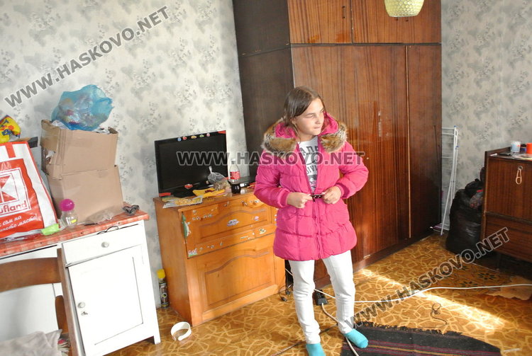 На 2 г. разбиха с паве главата на Кичка, на 14 остава на улицата