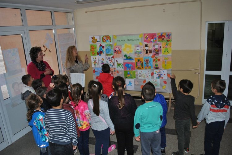 Първокласник подреди изложба в ОУ "П.Славейков"