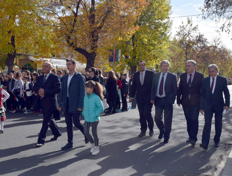 Ивайло Калфин се поклони на паметниците на освободителите,поздрави кърджалийци и кмета за празника на града