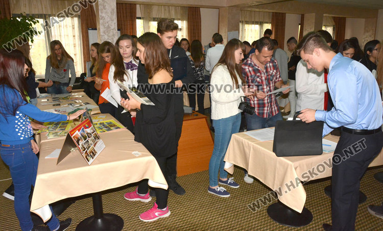Ученици от цялата страна обменят опит в Хасково