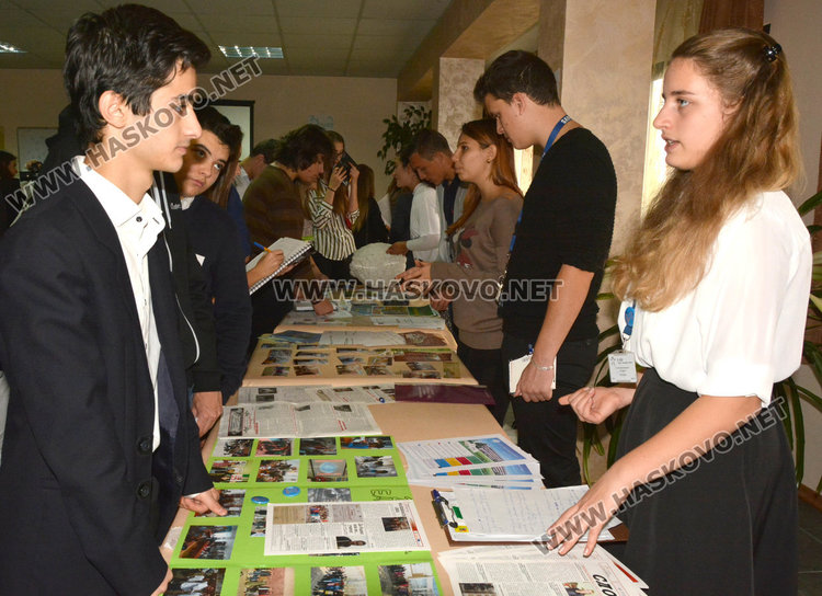 Ученици от цялата страна обменят опит в Хасково