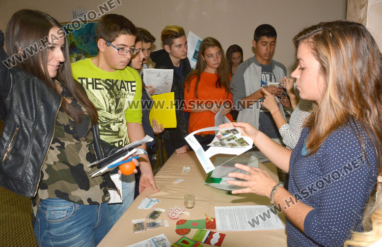 Ученици от цялата страна обменят опит в Хасково