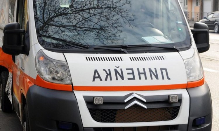 Взеха книжката на единствената "частна линейка" в Камено