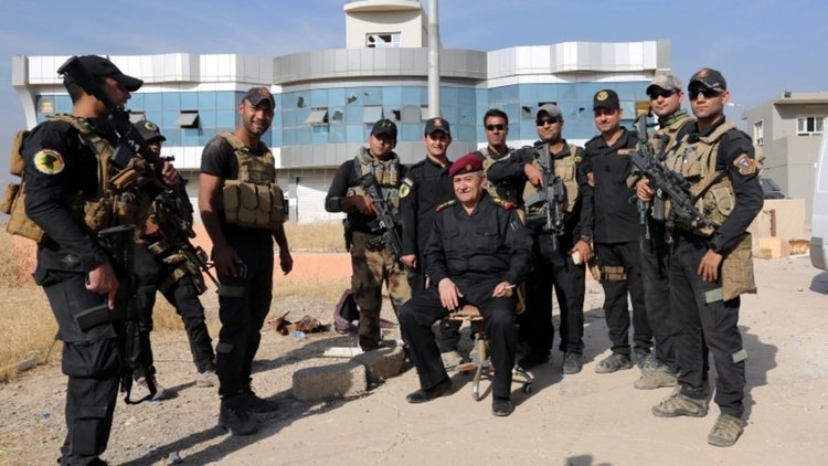 Иракските сили издигнаха националния флаг на църквата в освободен град