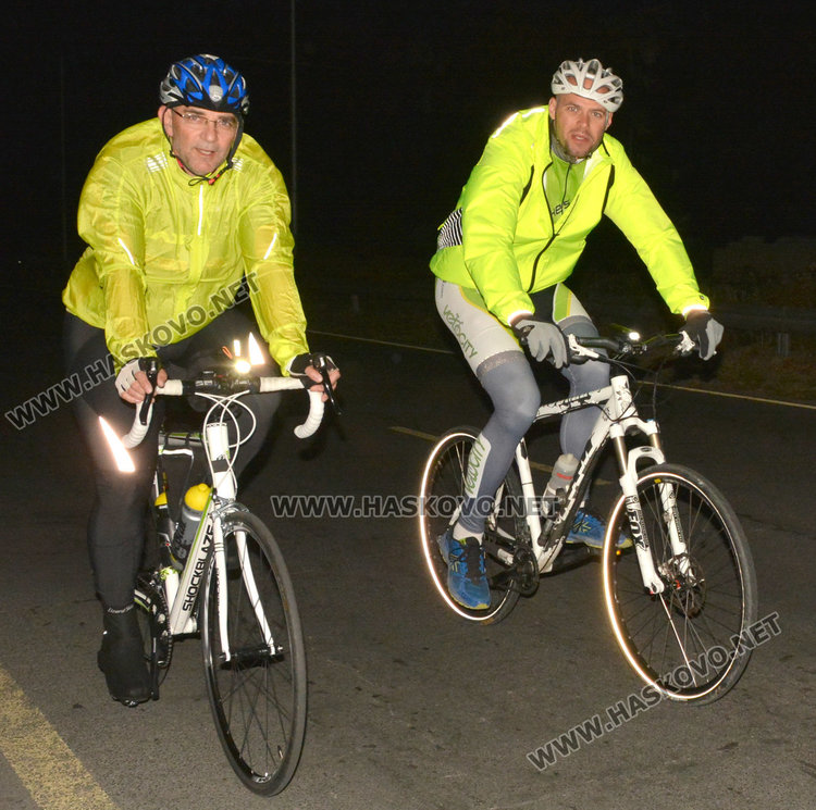 54 колоездачи въртят педали в 208-километров бревет