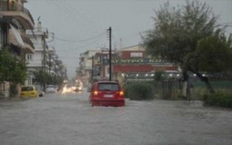 Потоп в Гърция! Цял ден вали, половината страна е под вода