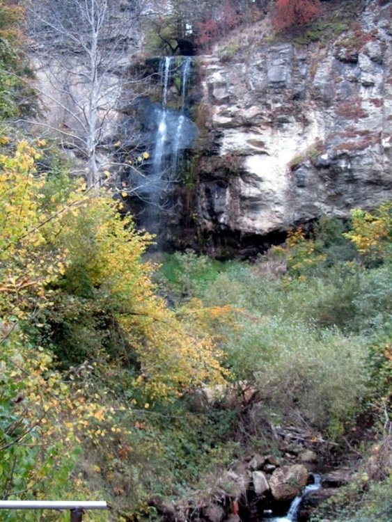 Поставиха 75 метров парапет по пътя към природната забележителност Смолянски водопад