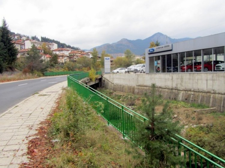 Поставиха 75 метров парапет по пътя към природната забележителност Смолянски водопад