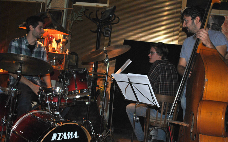 Увира/Бруно/Хафизи трио сложиха перфектна точка на музикалния октомври в Хасково