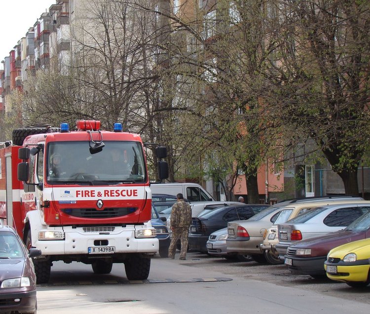 Късо съединение в двигател е станало причината за пожар в лек автомобил “Ауди” през почивните дни, снимка -архив