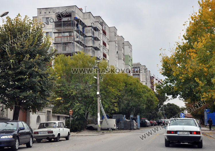 Санирането в Хасково тръгна с пълна сила, скелета никнат като гъби
