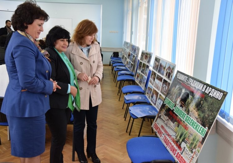 Фото-изложбата „Чешмите-традиции в Ардино“ предизвика огромен интерес в Кърджали