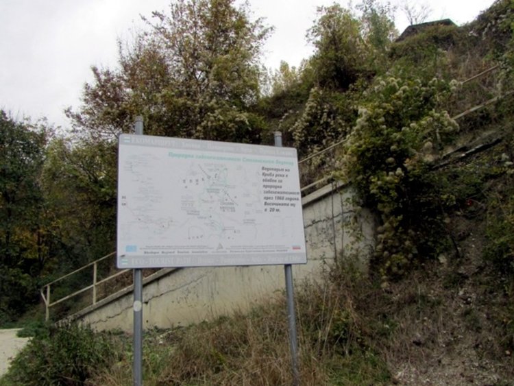 Поставиха 75 метров парапет по пътя към природната забележителност Смолянски водопад