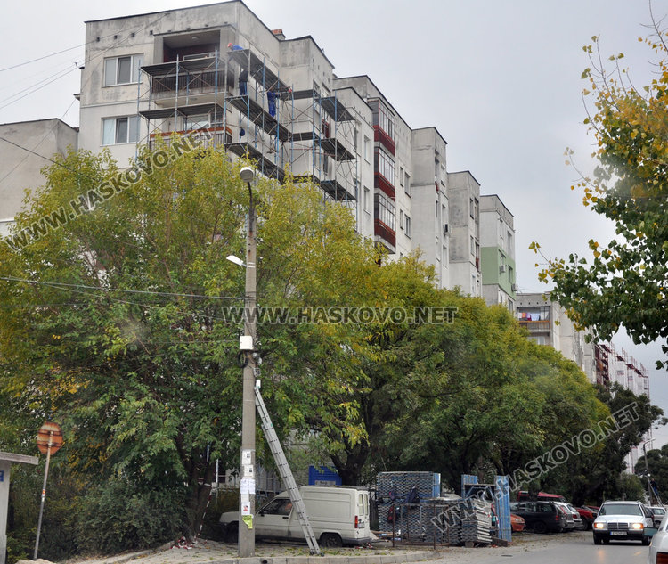 Санирането в Хасково тръгна с пълна сила, скелета никнат като гъби