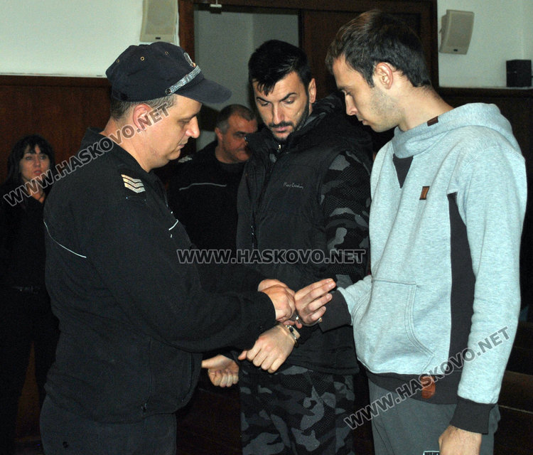 Мартин Русев (с черно) и Мартин Русев (вдясно)