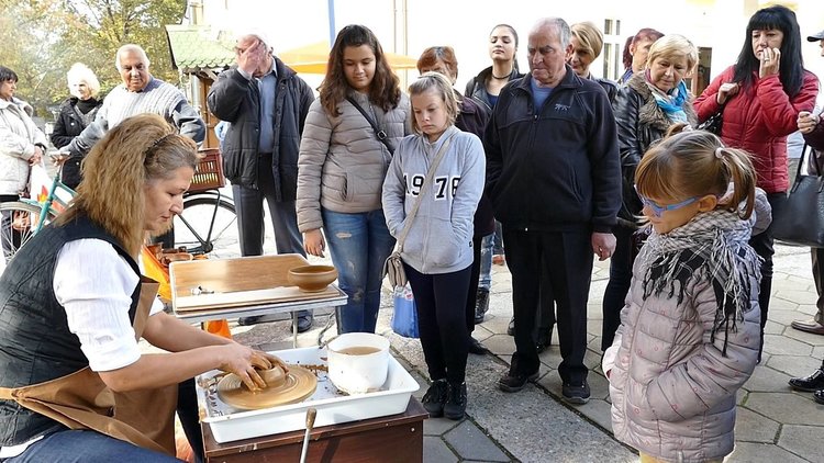 Траки, мистерии, божества и ритуали забавляваха два дни първомайци