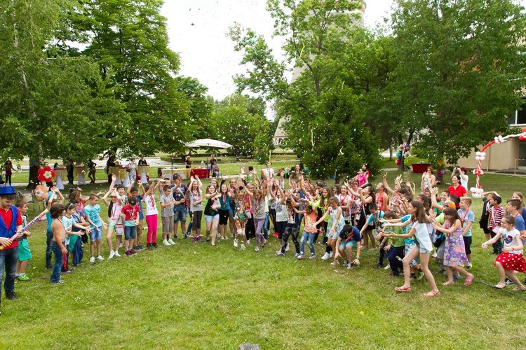 Пет смолянски училища с шанс да спечелят спортна площадка от ЕВН