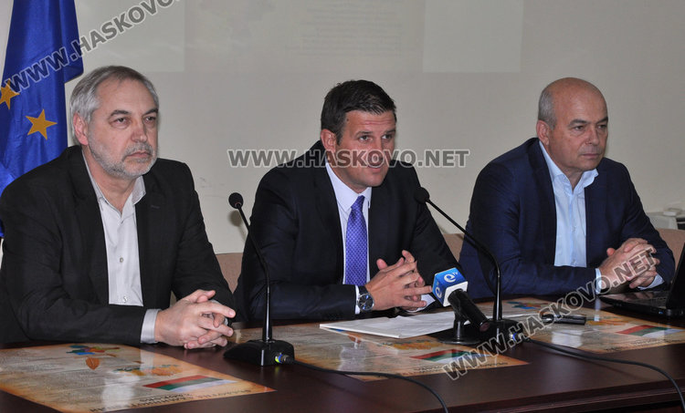 Час по родолюбие в 1384 класни стаи в региона