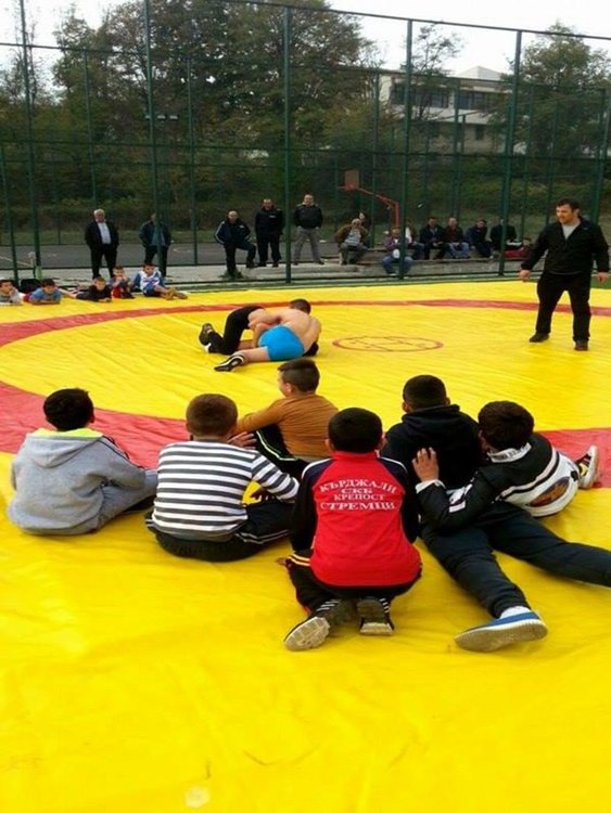 Футбол и народни борби на събора във Фотиново