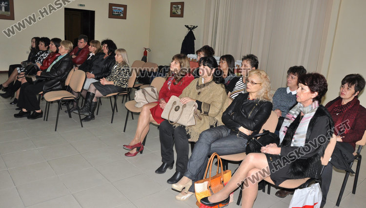 Час по родолюбие в 1384 класни стаи в региона