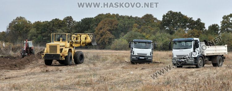 Укрепват скъсаната дига по Олу дере, заливала Стойково и Е-80