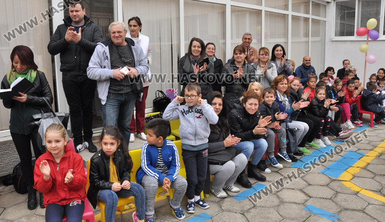 Деца пеят и танцуват за здравословен начин на живот