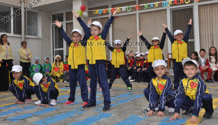 Деца пеят и танцуват за здравословен начин на живот