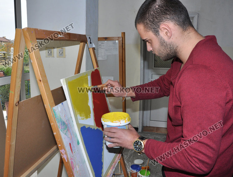 Бъдещите строители показаха майсторлък за празника на професията в Дървото