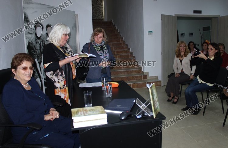 82 празника на християни и мюсюлмани описва в книга Магда Люнчева - Милчева