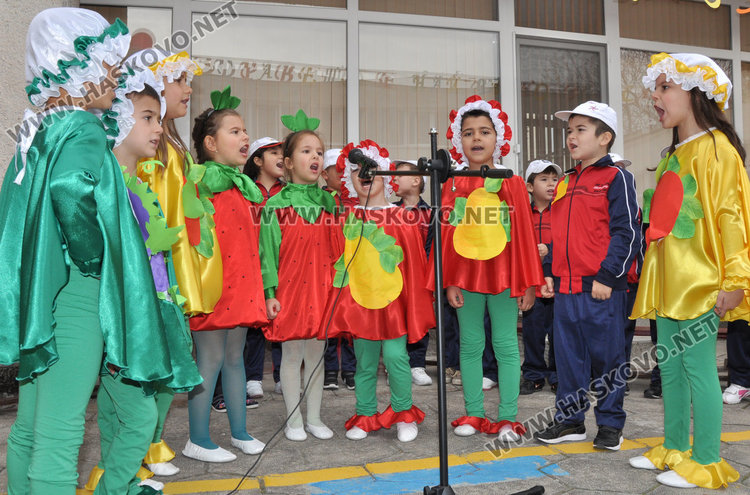 Деца пеят и танцуват за здравословен начин на живот