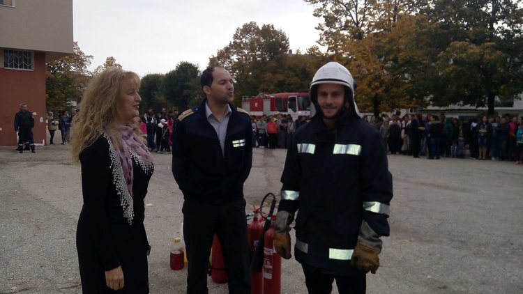 Гасиха пожар в ОУ "П.Славейков" с учебна цел
